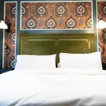 The Gas Lamp Hotel - Tesla Room