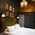 The Gas Lamp Hotel - Tesla Room