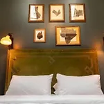 The Gas Lamp Hotel - Tesla Room