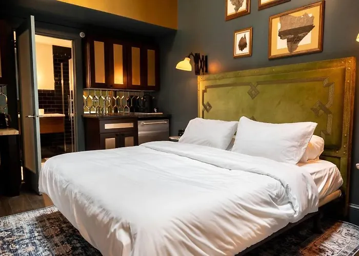 The Gas Lamp Hotel - Tesla Room