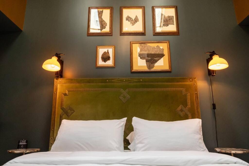 The Gas Lamp - Tesla Apartment