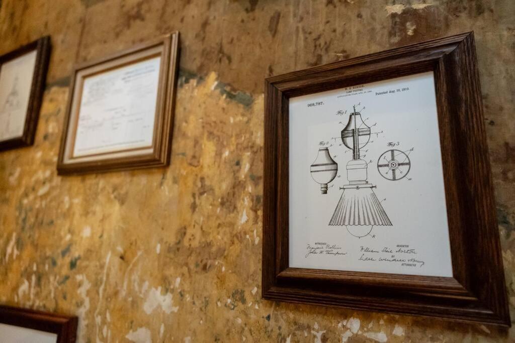 The Gas Lamp - Tesla Apartment